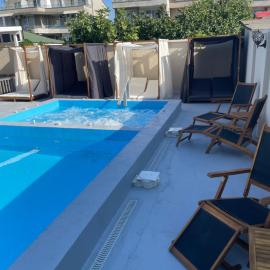 Family Hotel Malibu، فندق في تشيرنوموريتس
