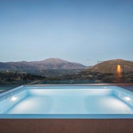 Luxury apartment with rooftop pool in Meronas