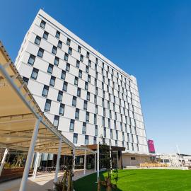 JR East Hotel Mets Premier Makuhari Toyosuna, מלון בצ'יבה