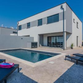 Beach Front Home In Vrsi