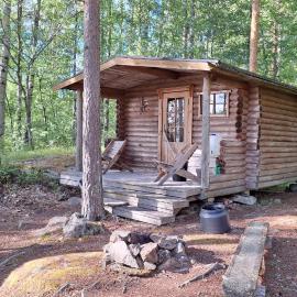 Metsäsydän mökki 4 Mettäpöyröö, hotel en Puumala