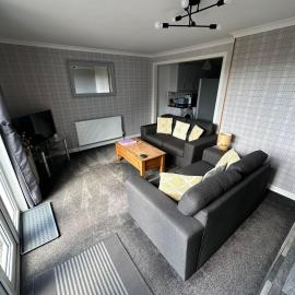 Self Catering Spacious 2 Bed Apartment with sea views, Hotel in South Erradale