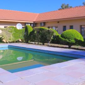 Okavango Roadside Guesthouse, hotel din Maun