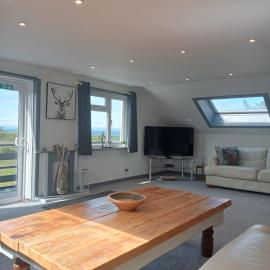 Self Catering Spacious open plan 3 bed apartment with sea views, hotel in South Erradale