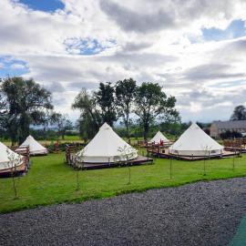 Glamping Komarno, hotel en Jelenia Góra