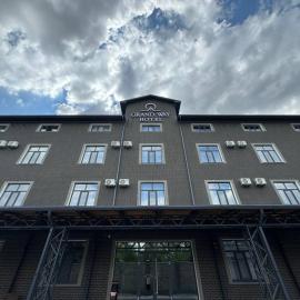 Grand Way Hotel: Taraz şehrinde bir otel