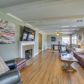 Tulsa Home w/ Yard: 5 Mi to Downtown!, hotel in Tulsa