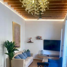CASA NATY, Espacioso Renovado Apartamento en el Centro de Malaga