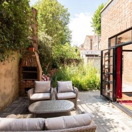 Wildflower Garden - Spacious Garden Apartment, hotel in Portsmouth