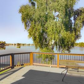 Lakefront Fairbanks Home w/ Private Beach!, hotel sa Fairbanks