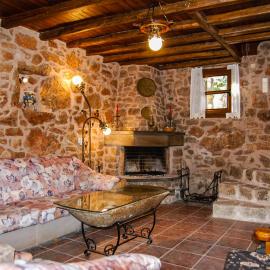 Stone House - Medieval Greek Village, Hotel in Avgonyma