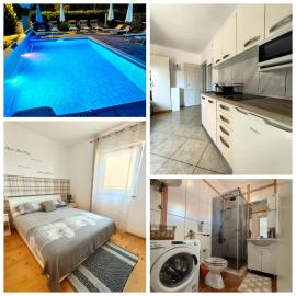 Apartments Lea with pool: Malinska şehrinde bir otel