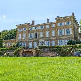 Séjourner au Château de la Roue Grand appartement 160 m2, hotel a Lissieu