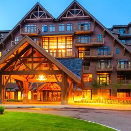 1204 Lodge At Spruce Peak Ski In Ski In Ski Out King Studio By Stowe Mountain Rentals, hotell i Stowe