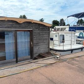 Séjour atypique sur Jupiter, bateau confort à Digoin - API-1-46-26, hotel in Digoin