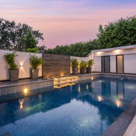 StayVista's The Secret Lagoon with Outdoor Pool, Verdant Lawn & Indoor-Outdoor Activities, hotel in Ludhiana
