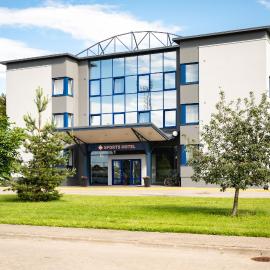 Sports Hotel: Valmiera şehrinde bir otel