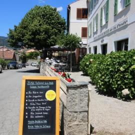Hotel Restaurant de la Poste、Aullèneのホテル