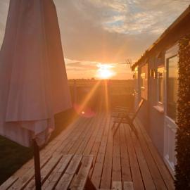 The Sunset "with private Hot tub", hotel in Worth