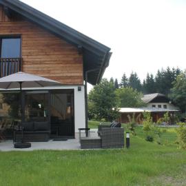 Haus 3Ländereck AT-SLO-IT an der Piste, hotel in Arnoldstein
