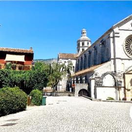 Casette rosse nel borgo medievale di Fossanova, hotell i Latina