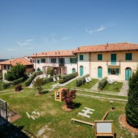 La Torricella Case Vacanze Appartamenti con Piscina, hotel din Monforte dʼAlba