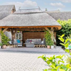 Weingut-Ferienwohnungen Sabine & Sepp Kracher, hotel in Apetlon