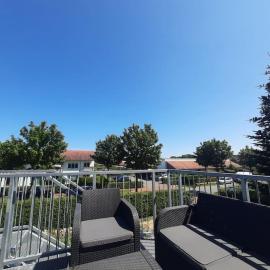 FeWo Grüne Linie mit Balkon-Parken-Wallbox-TV-KoNi, hotel sa Flensburg