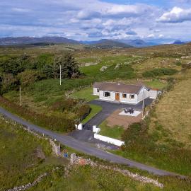 Mourneen Cottage, Cleggan, Hotel in Cleggan