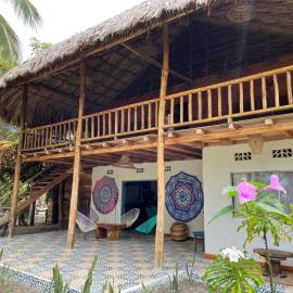 Playa Jaguar - Beach Club, hotel en Moñitos