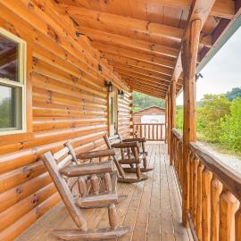Hike & Fish! Cabin Near Hocking Hills State Park、チリコシーのホテル