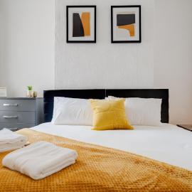 Entire 5 Bedroom home in Birkenhead-Free Parking, Group & Family-Friendly, Free Internet, hotel v destinaci Birkenhead