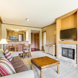 Cle Elum Condo w/ Balcony in Suncadia Resort!: Cle Elum şehrinde bir otel