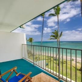 Luxury Beachfront Condo, hotel em Hauula
