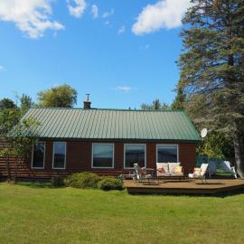Malabar Cove - Lakefront, Quiet, and Relaxing!, hotel i Gladstone