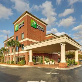 Holiday Inn Express Leland - Wilmington Area by IHG، فندق في ليلاند