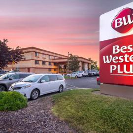 Best Western Plus Orchid Hotel & Suites, хотел в Роузвил