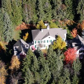 The Inn at the Ninth Hole Bed & Breakfast, hotel u gradu 'Salmon Arm'