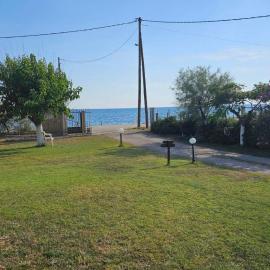 Sea Side View، فندق في Dhíkella