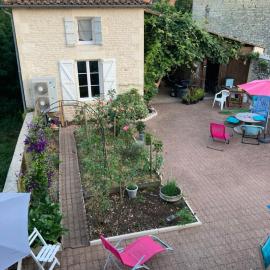 Chambre améliorée dans petite maisonnette, Au moulin du bonheur