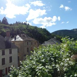 Gîte de séjour et d'étape l'Escampette, hotelli kohteessa Saint-Jean-du-Bruel