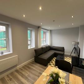Queen Apartment - En-Suites - High Spec - 7 Guests