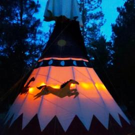 Wild Horses Luxury Tipi - Adjustable King Bed, hotel em O'Brien