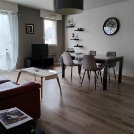 superbe appartement centre ville saint grégoire, Hotel in Saint-Grégoire