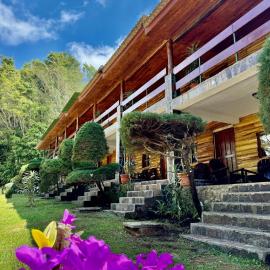Hotel y Restaurante Alicante de Montaña, El Salvador, hotel a Los Tablones