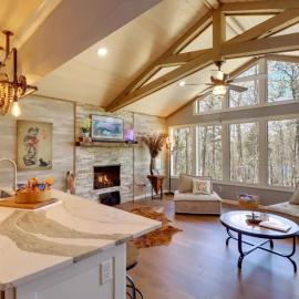Lakeside Retreat on 10 Secluded Acres, hotelli kohteessa Fairfield Bay