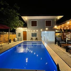 Babak Point Inland Resort - Exclusive Home with Pool in Samal, khách sạn ở Babak