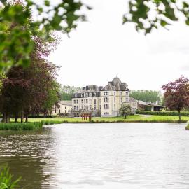 Hébergement au château 101, hotel in Tinlot
