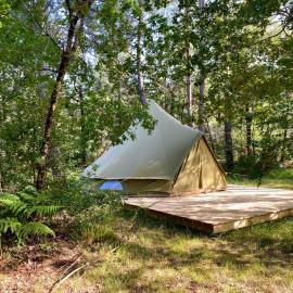 Camping la Kahute - Tente tipi au coeur de la fôret, hotel u gradu Karkan