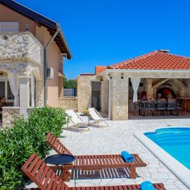 Holiday home Bevanda